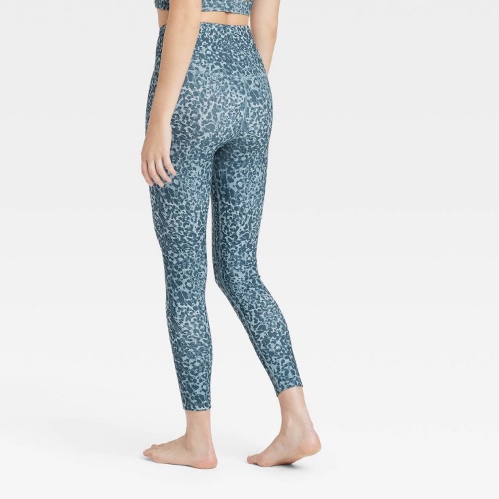 Leopard print High Rise Legging - Picture 6 of 8